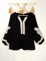 Blusa negra de algodón bordada Anais – moda boho femenina en tallas S, M y L- La Gata Voladora