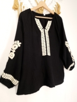 Blusa negra de algodón bordada Anais – moda boho femenina en tallas S, M y L- La Gata Voladora