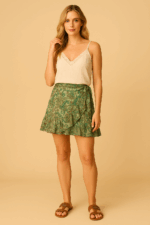 Falda de seda corta con volantes y cinturón lazo estilo boho chic