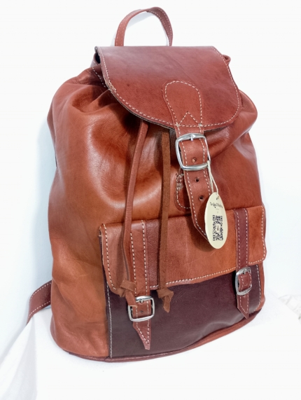 Mochila de Piel Amina marrón con solapa y correas ajustables – La Gata Voladora