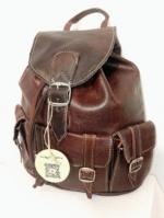 Mochila de Piel Jamila marrón con bolsillos y correas ajustables – La Gata Voladora