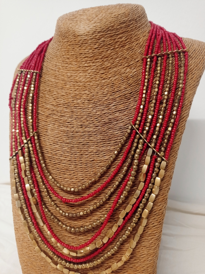 collar rojo bohemio