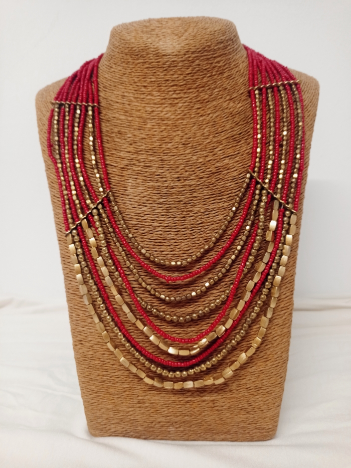 collar rojo bohemio