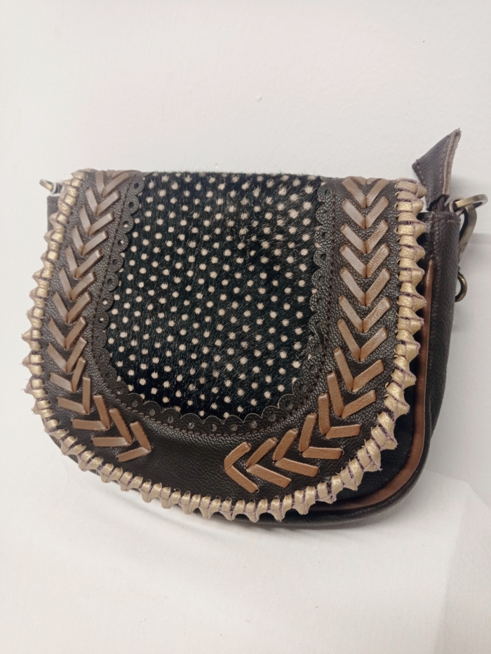 bolso de piel marrón