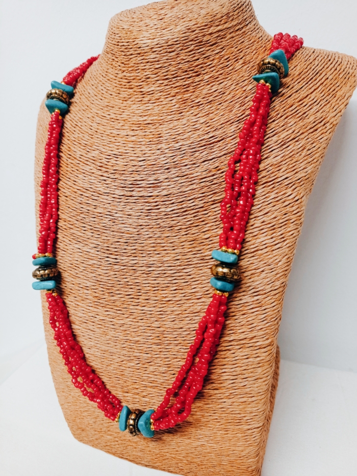 collar bohemio coral