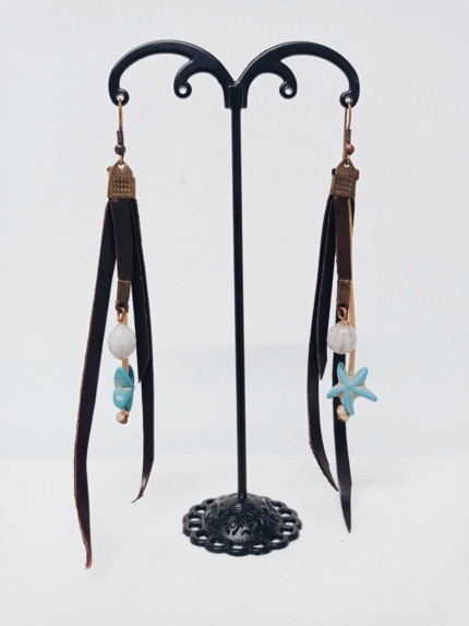 Pendientes Lilith de cuero natural y piedras – La Gata Voladora