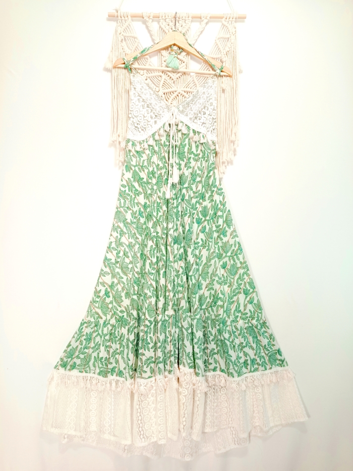 vestido de algodón de tirantes con bordados verde