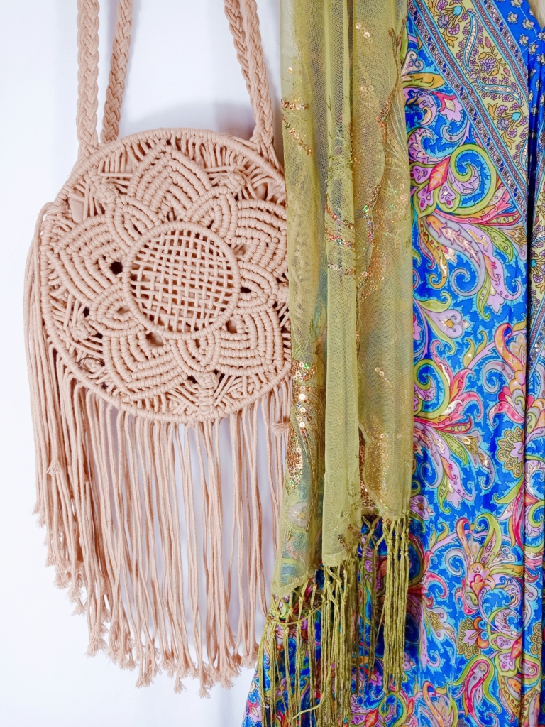 bolso de macramé con flecos