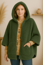Poncho boho Coline color verde caqui con capucha y cremallera - La Gata Voladora