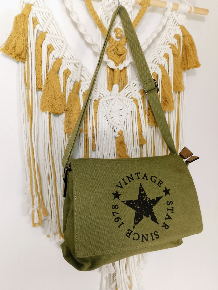 Bandolera de Tela Vintage Star verde oliva con solapa magnética y correa ajustable – La Gata Voladora