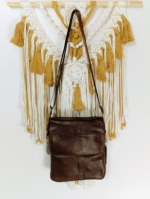 Bolso de Piel Sunlight marrón y negro con solapa y correa ajustable – La Gata Voladora