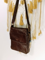 Bolso de Piel Sunlight marrón y negro con solapa y correa ajustable – La Gata Voladora