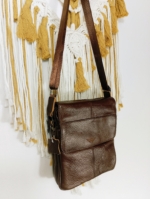 Bolso de Piel Sunlight marrón y negro con solapa y correa ajustable – La Gata Voladora