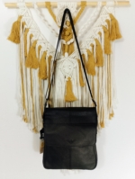 Bolso de Piel Sunlight marrón y negro con solapa y correa ajustable – La Gata Voladora