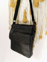 Bolso de Piel Sunlight marrón y negro con solapa y correa ajustable – La Gata Voladora