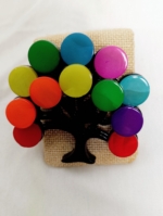 Broche árbol arcoíris en metacrilato con abalorios de colores – La Gata Voladora
