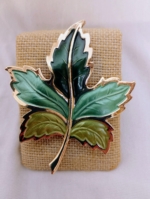 broche-hoja-boho-verde-metacrilato-cierre-iman - La Gata Voladora