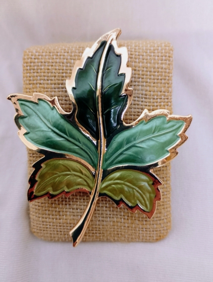 broche-hoja-boho-verde-metacrilato-cierre-iman - La Gata Voladora