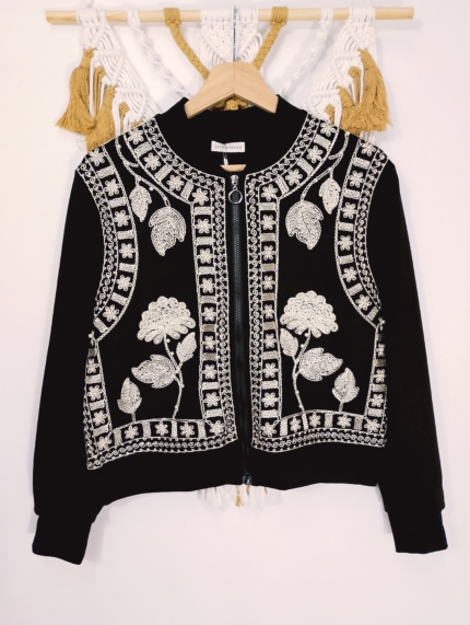 Chaqueta entretiempo con bordados