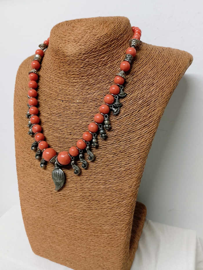Collar Bohemio Aruna salmón estilo étnico – La Gata Voladora