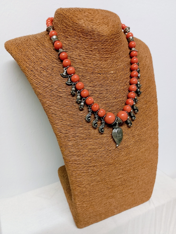 Collar Bohemio Aruna salmón estilo étnico – La Gata Voladora