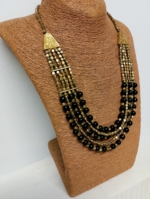 Collar Avalon de cuentas negras y doradas boho – La Gata Voladora
