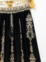 Falda bordada Samira boho chic negra con bordado dorado