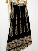 Falda bordada Samira boho chic negra con bordado dorado