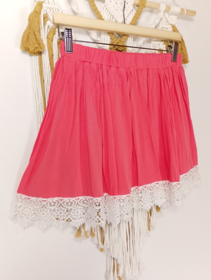 Mini falda Alma boho coral con encaje blanco