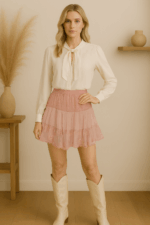 Mini falda Lúa boho chic con encaje y bordado en color rosa palo – La Gata Voladora