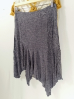 Falda asimétrica gris Coline con cintura elástica y diseño fluido estilo boho