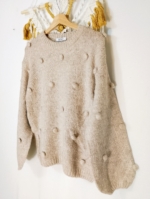 jersey estilo boho Gaia beige con pompones tejidos y estilo bohemio natural - La Gata Voladora - Laujar De Andarax