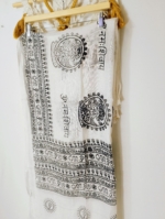 Pañuelo india Coline color blanco con motivos étnicos estilo boho artesanal - La Gata Voladora