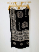 Pañuelo india Coline color negro con diseño étnico boho inspirado en la India - La Gata Voladora