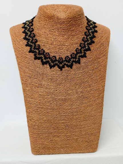 collar boho noche ancestral negro dorado artesanal estilo bohemio La Gata Voladora Alpujarra Almería