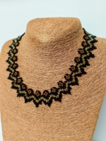 collar boho noche ancestral negro dorado artesanal estilo bohemio La Gata Voladora Alpujarra Almería