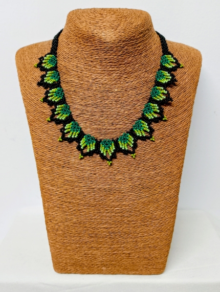 collar boho selva ancestral verde artesanal colombiano estilo bohemio La Gata Voladora Alpujarra Almería