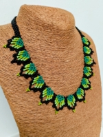 collar boho selva ancestral verde artesanal colombiano estilo bohemio La Gata Voladora Alpujarra Almería