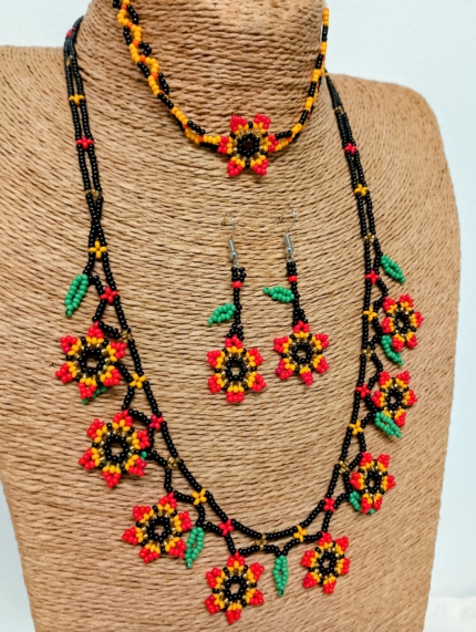 conjunto collar pendientes pulsera colombia boho floral artesanal La Gata Voladora Alpujarra Almería