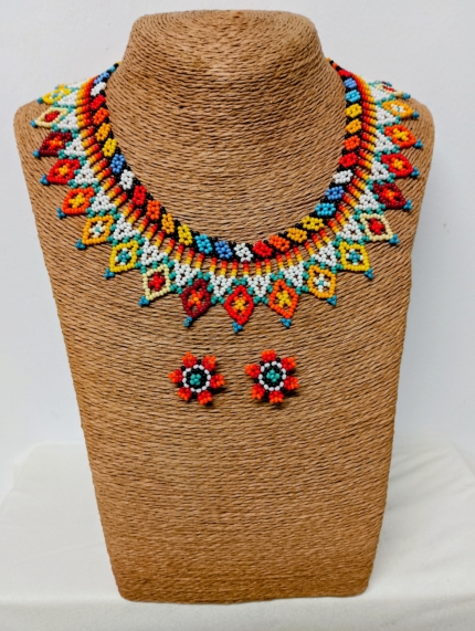 conjunto collar pendientes luz tribal artesanal Colombia