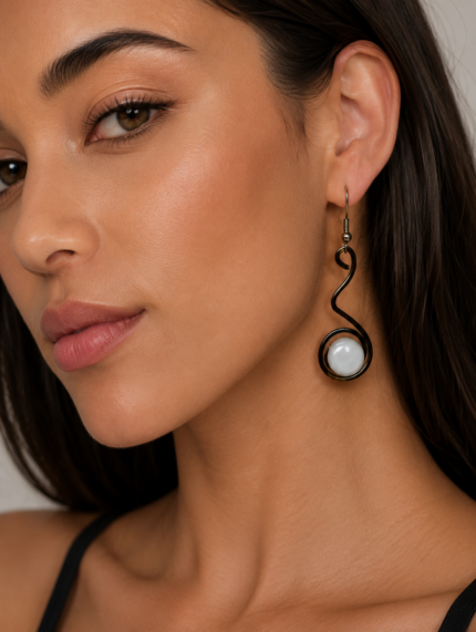 pendientes artesanales hierro forjado y vidrio fundido blancos estilo boho La Gata Voladora Alpujarra Almería