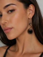 pendientes artesanales hierro forjado y vidrio fundido negros estilo boho La Gata Voladora Alpujarra Almería