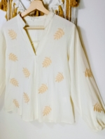 blusa bordada aura algodon boho primavera hojas beige La Gata Voladora Alpujarra Almería