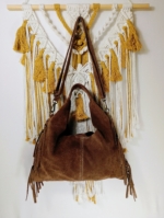 bolso piel serraje camel flecos boho La Gata Voladora Alpujarra Almería