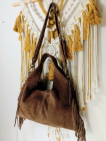 bolso boho piel serraje marron flecos La Gata Voladora Alpujarra Almería