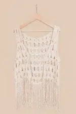 Chaleco boho chic Dakota beige mujer crochet calado flecos largos La Gata Voladora Alpujarra Almeria