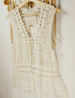 Chaleco largo encaje crochet Aura algodon boho chic beige La Gata Voladora Alpujarra Almeria