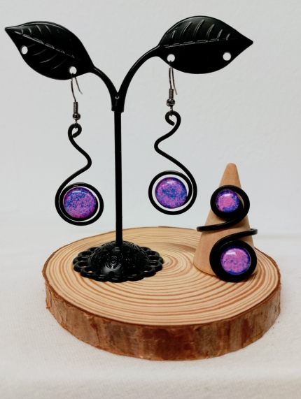 Conjunto anillo espiral pendientes largos Almau lila hierro forjado vidrio fundido boho La Gata Voladora Alpujarra Almeria