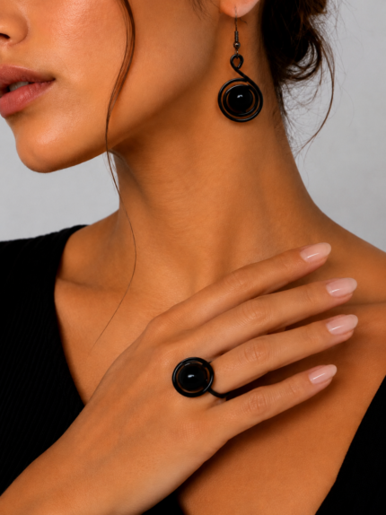 conjunto anillo pendientes espiral almau negro hierro forjado cristal fundido boho La Gata Voladora Alpujarra Almeria
