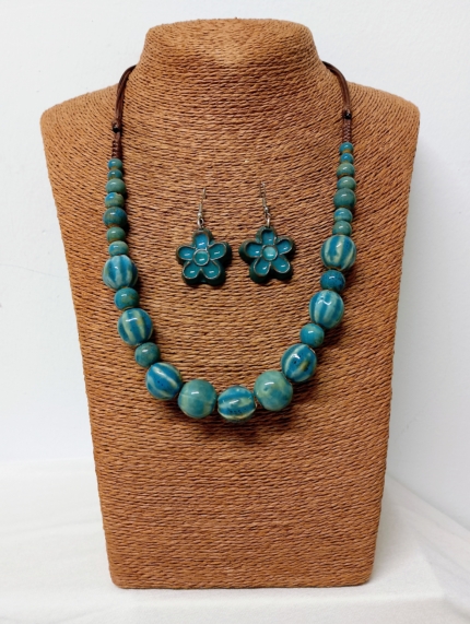 conjunto cerámica flora boho collar pendientes flor azul artesanal La Gata Voladora Alpujarra Almeria